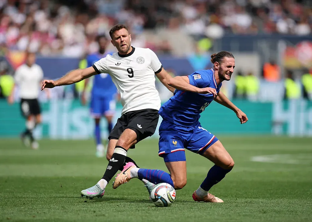 Füllkrug cometeu falta em Rabiot no golo anulado da Alemanha. Foto: Getty Images