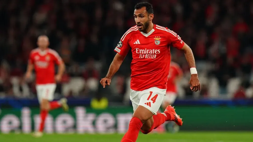 Vangelis Pavlidis marcou um hat-trick contra o Barcelona. Foto: Getty Images