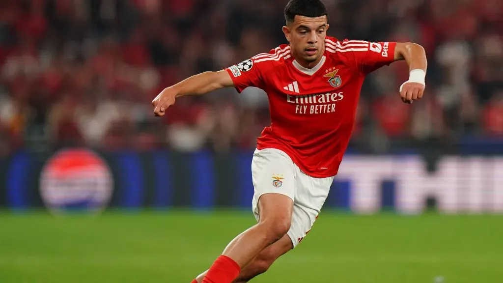 Benfica pondera deixar Zeki Amdouni regressar ao Burnley. Foto: Getty Images.