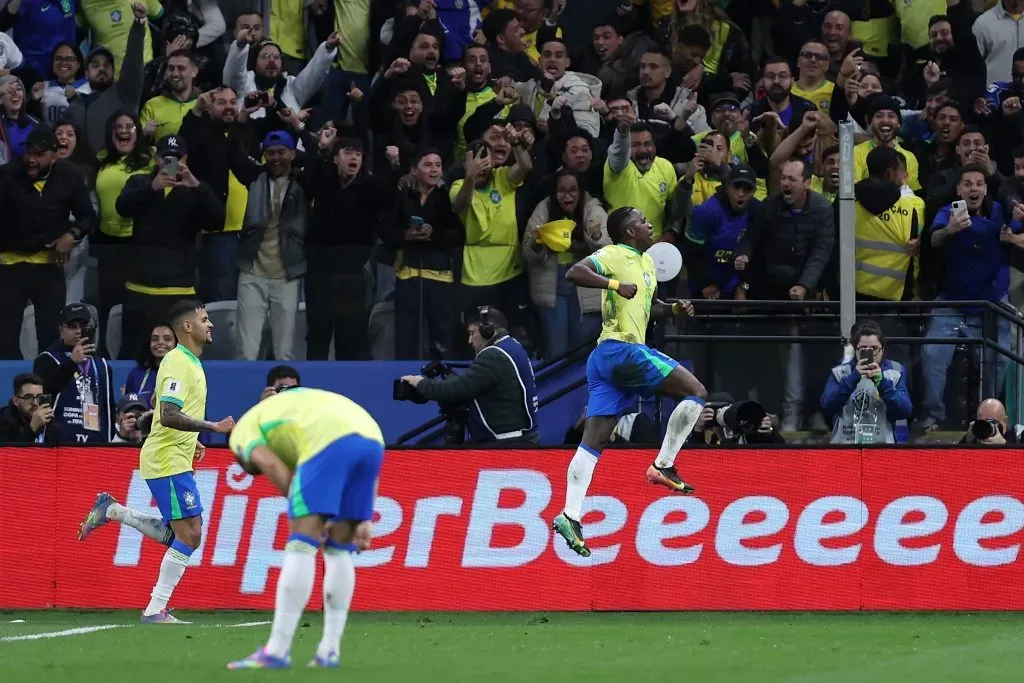 Vinicius a celebrar o único golo do Brasil x Paraguai. Foto: Ricardo Moreira/Getty Images.