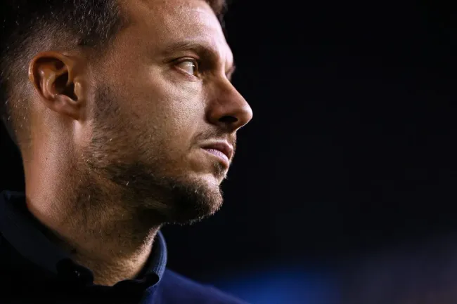 Martín Anselmi, treinador do FC Porto. Foto: Manuel Velasquez/Getty Images.