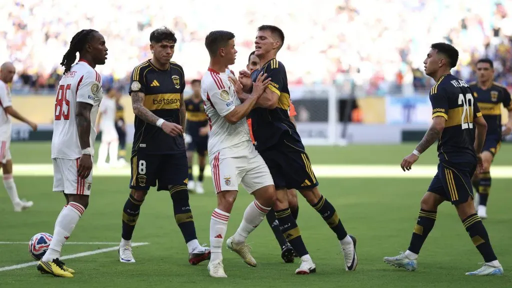 O embate entre o Boca Juniors e o Benfica teve momentos tensos. Foto: Dan Mullan/Getty Images)