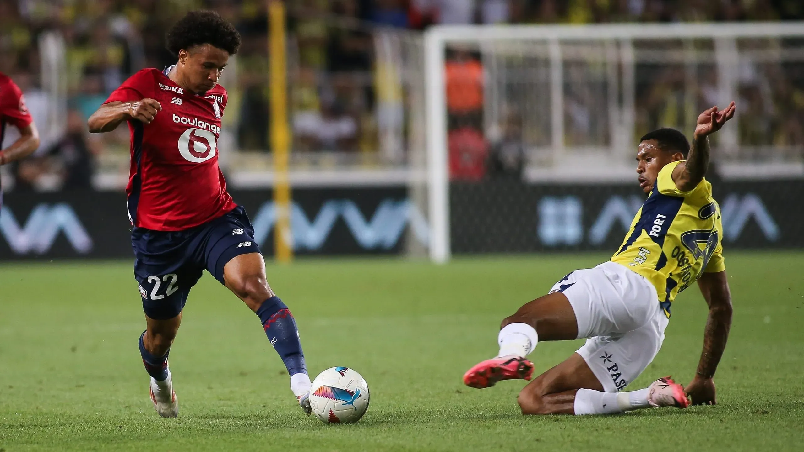 Tiago Santos mostrou que o Lille acertou em cheio na sua contratação ao Estoril.Foto: Ahmad Mora/Getty Images