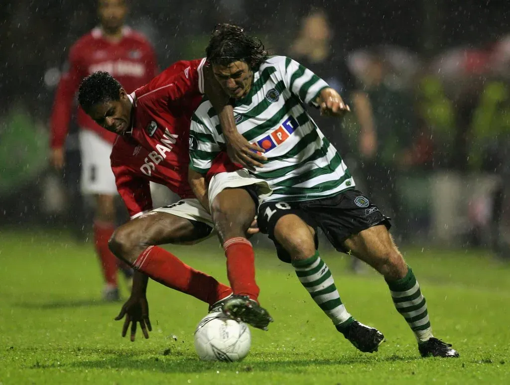 Ricardo Sá Pinto disputa bola pelo Sporting, em 2005. Foto: Richard Heathcote/Getty Images