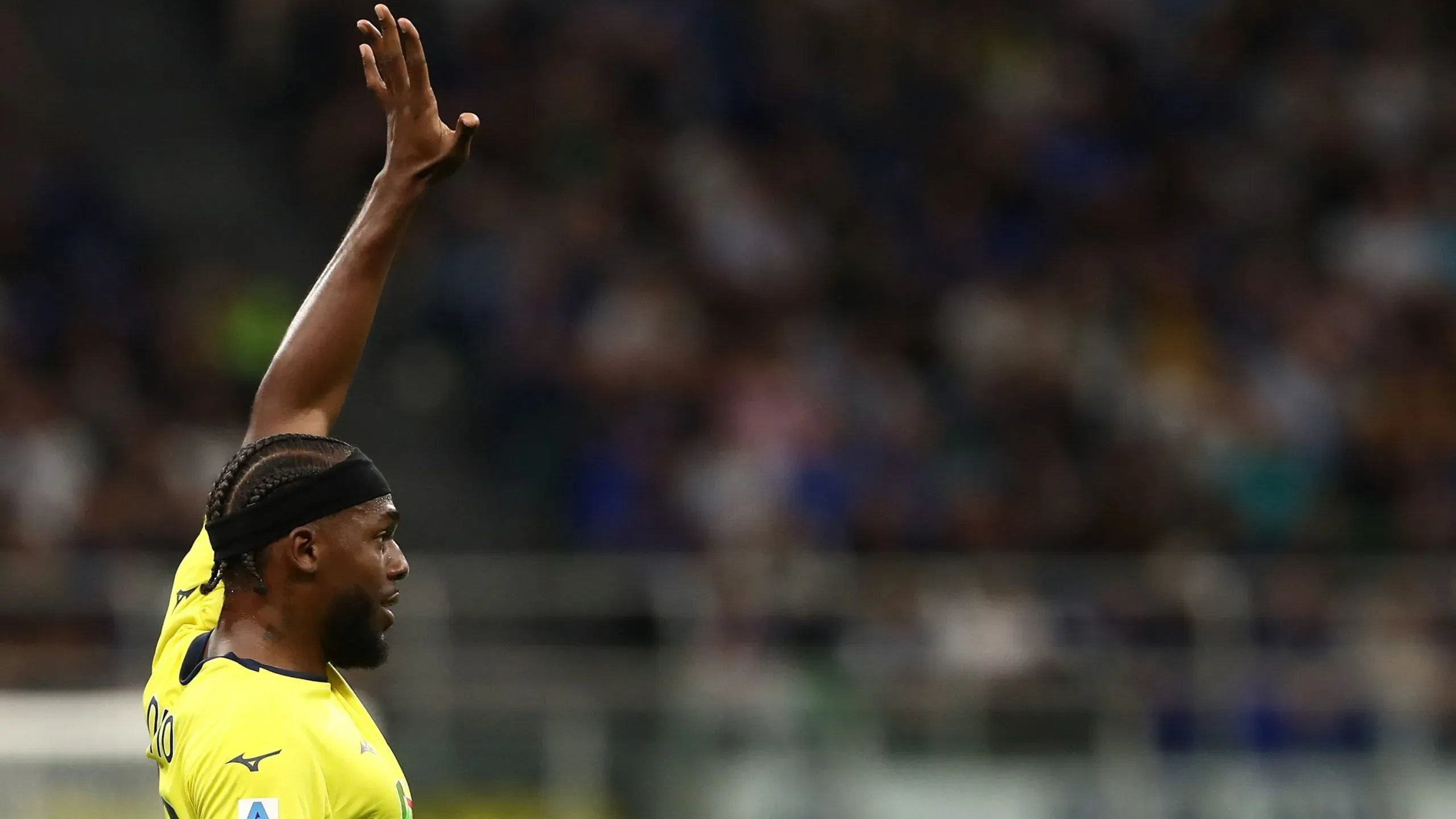 Nuno Tavares estará perto do Al Hilal, clube ao qual também tem sido apontado outro lateral-esquerdo, o francês Theo Hernández, do Milan. Foto: Marco Luzzani/Getty Images