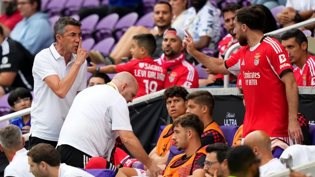 Bruno Lage e Orkun Kokçu provocaram uma polémica durante o Benfica x Auckland City. Foto: Getty