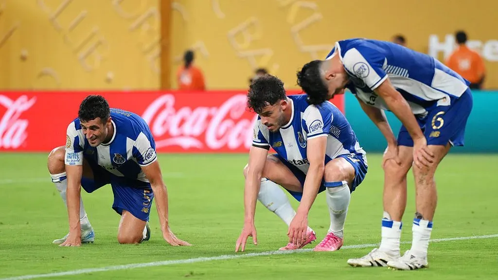 Jogadores do FC Porto lamentam a eliminação no Mundial de Clubes. Foto: Getty Images
