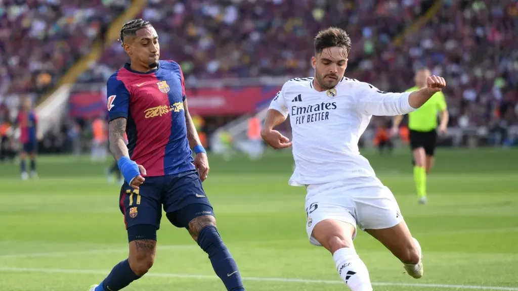 O Barcelona, de Raphinha, não está no Mundial de Clubes, mas o Real Madrid sim. Foto: David Ramos/Getty Images