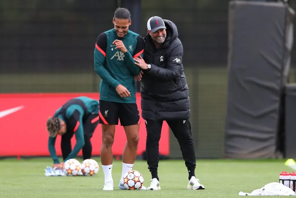 Van Dijk e Klopp durante um treino do Liverpool. Foto: Alex Livesey/Getty Images.