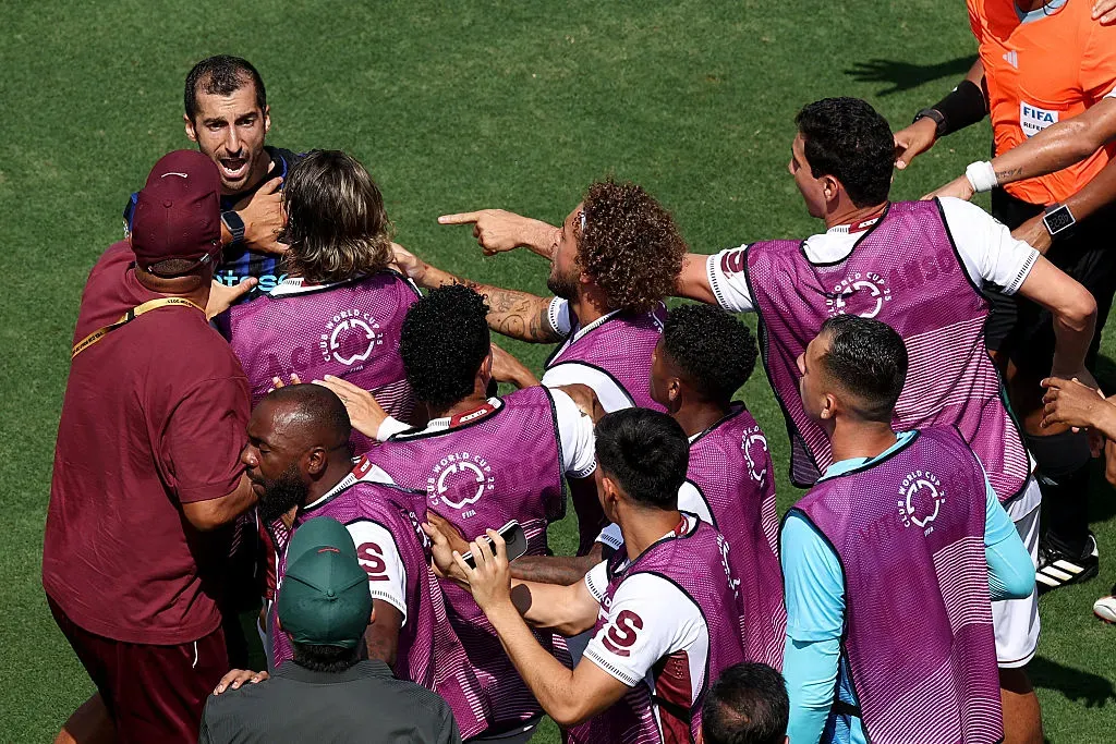 Renato Gaúcho e Mkhitaryan desentendem-se na primeira parte. Foto: Getty Images