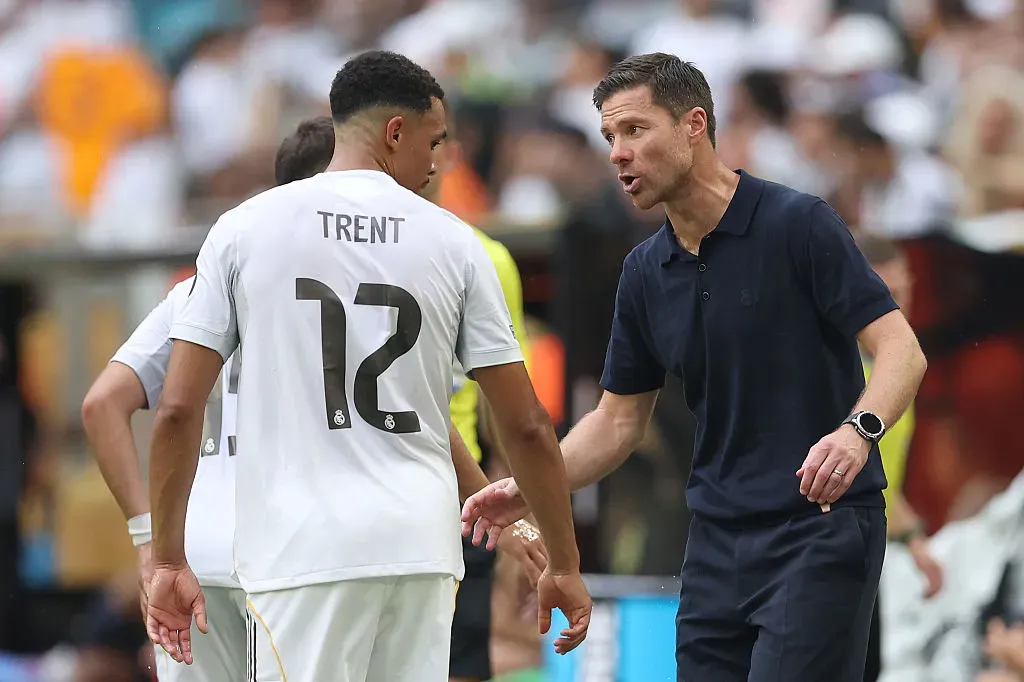 Alexander-Arnold e Xabi Alonso durante Real Madrid x Juventus. Foto: Getty Images
