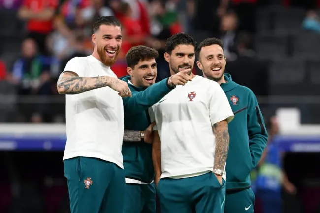 José Sá, Pedro Neto, Rúben Neves e Diogo Jota, respetivamente, com a seleção de Portugal. Foto: Stu Forster/Getty Images.