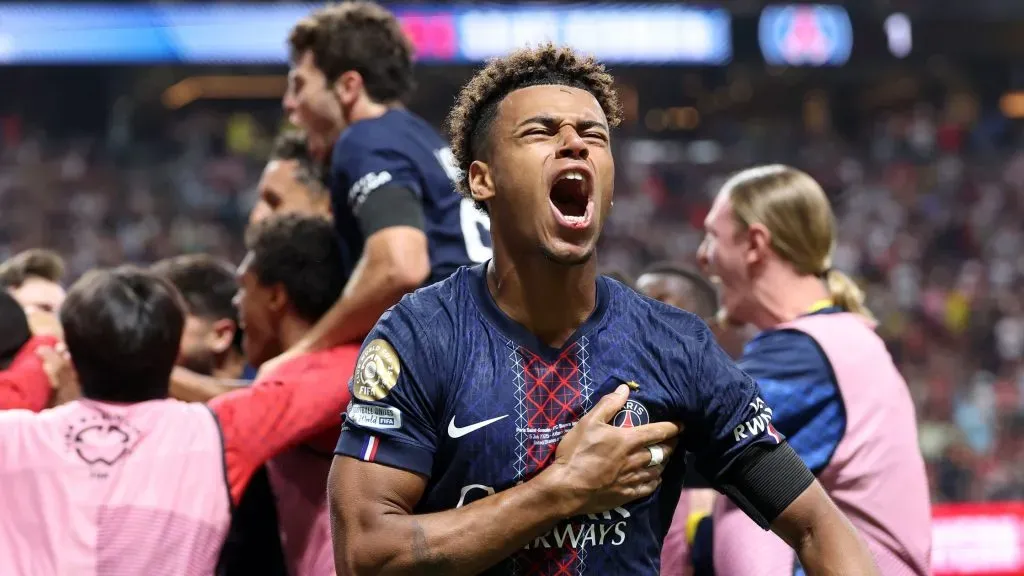Désiré Doué na festa do segundo golo do PSG contra o Bayern. Foto: Kevin C. Cox/Getty Images