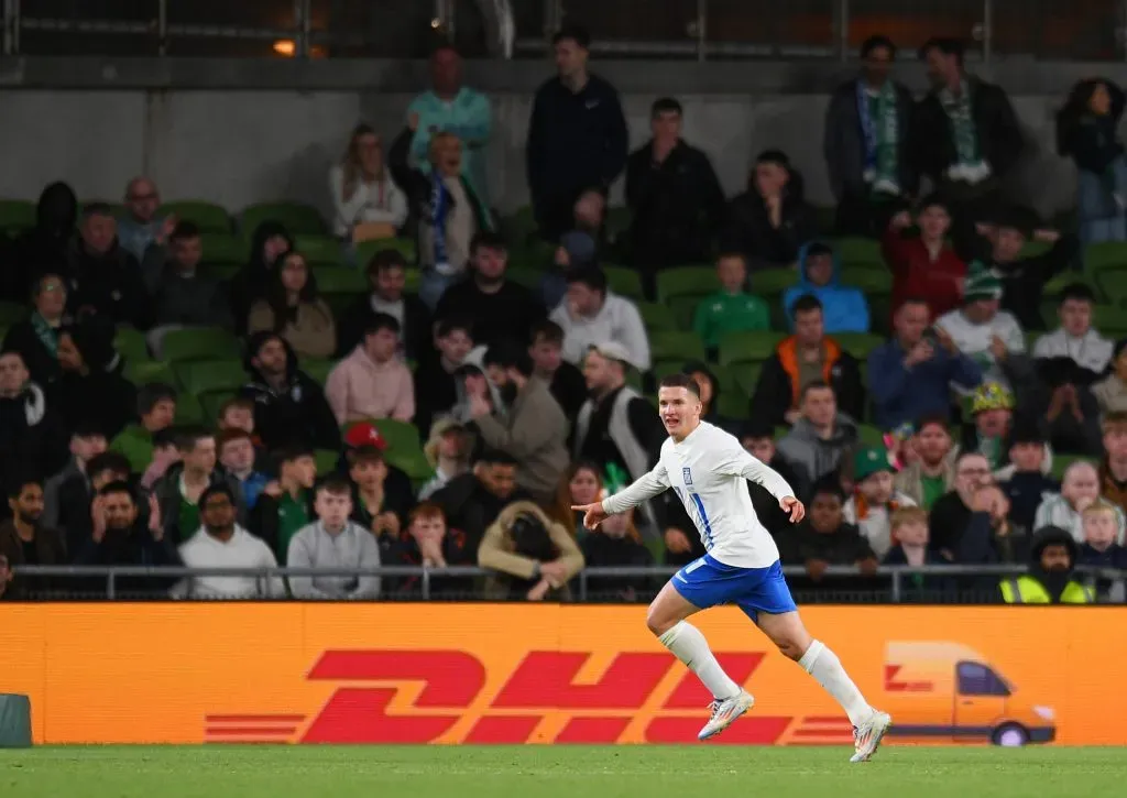 Tzolis em ação pela Seleção da Grécia. Foto: Getty Images