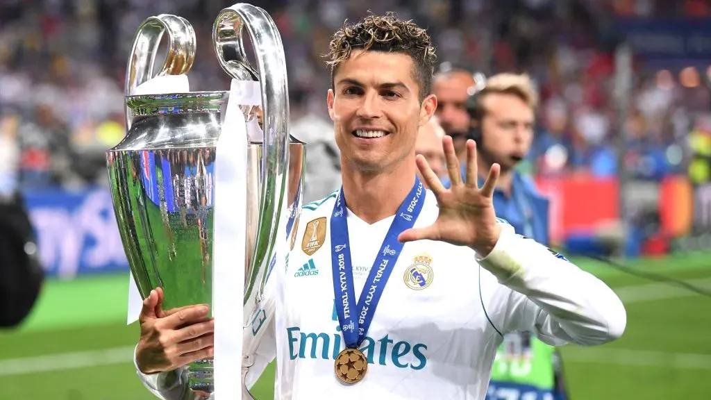 Cristiano Ronaldo celebra sua 5.ª Champions League, em 2017-18. Foto: Laurence Griffiths/Getty Images