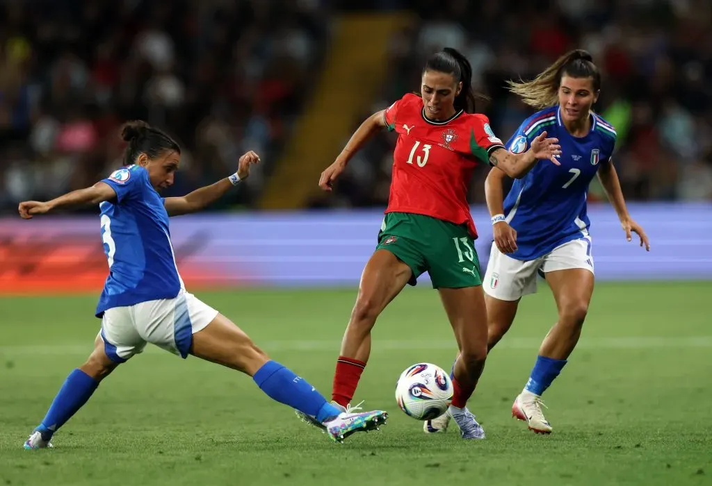 Fátima Pinto em ação no passado jogo contra a Itália. Foto: Eddie Keogh/Getty Images.