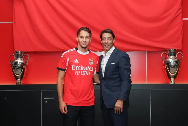 Dedic junto com o presidente Rui Costa. Foto: SL Benfica.