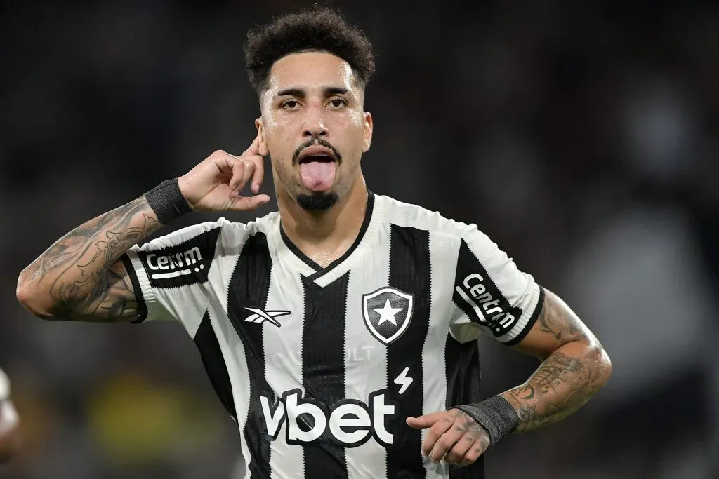 Kauê Rodrigues em ação pelo Botafogo. Foto: Thiago Ribeiro/AGIF