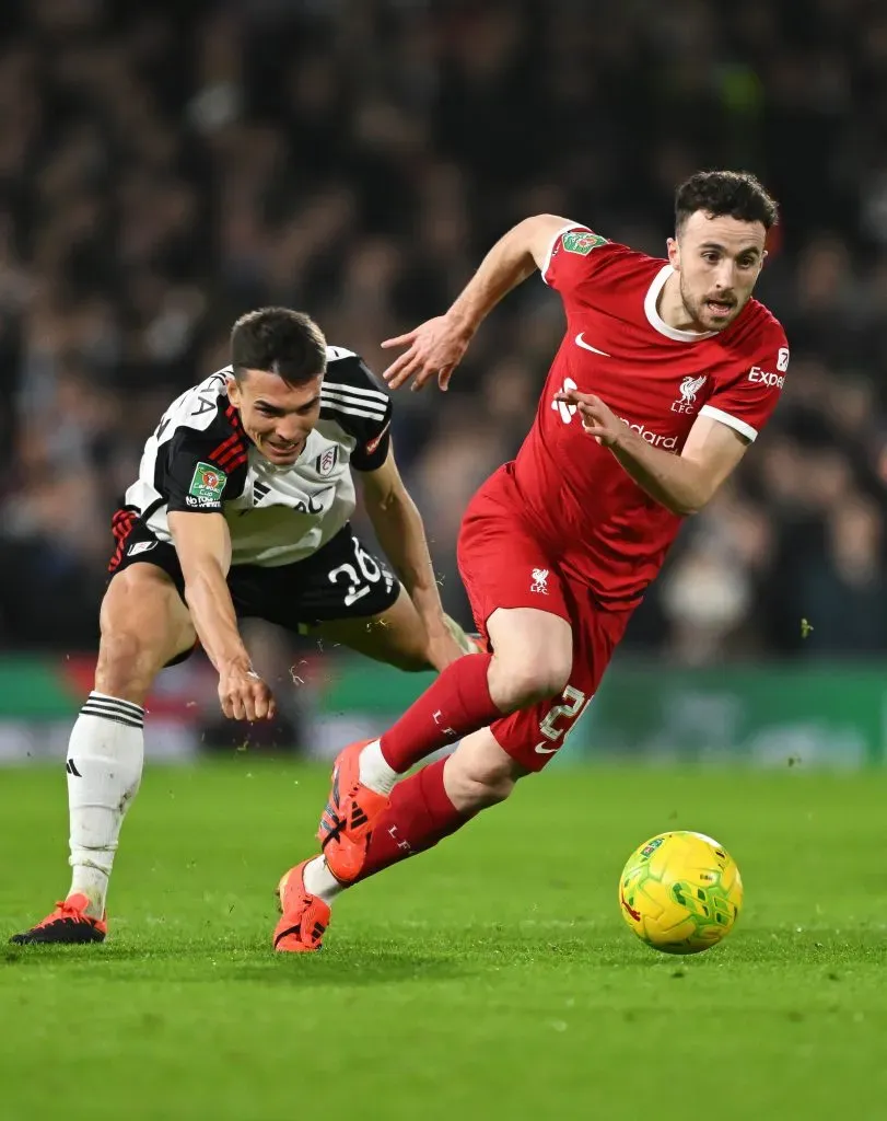 Palhinha (Fulham) e Jota (Liverpool) a defrontarem-se na Premier League. Foto: Mike Hewitt/Getty Images.