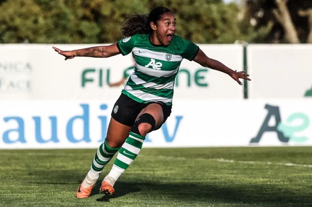 Olivia Smith representou os leões em 2023/24, com 28 jogos e 16 golos marcados. Foto: Sporting CP.