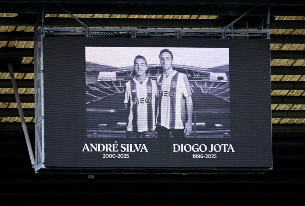 André Silva e Diogo Jota receberam inúmeras homenagens, dentro e fora dos estádios. Foto: Ben Roberts Photo/Getty Images.