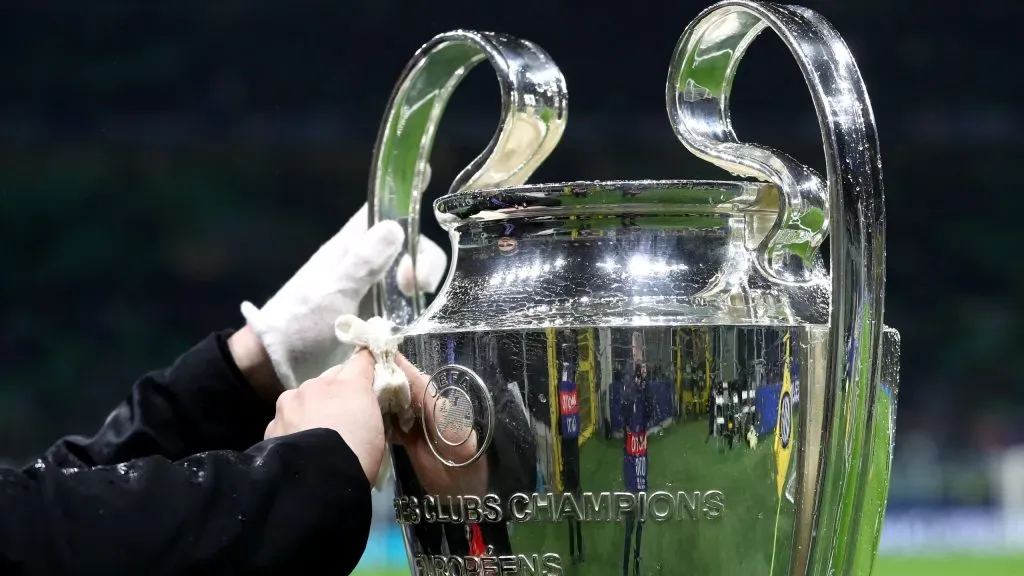 Troféu da Champions League. Foto: Marco Luzzani/Getty Images