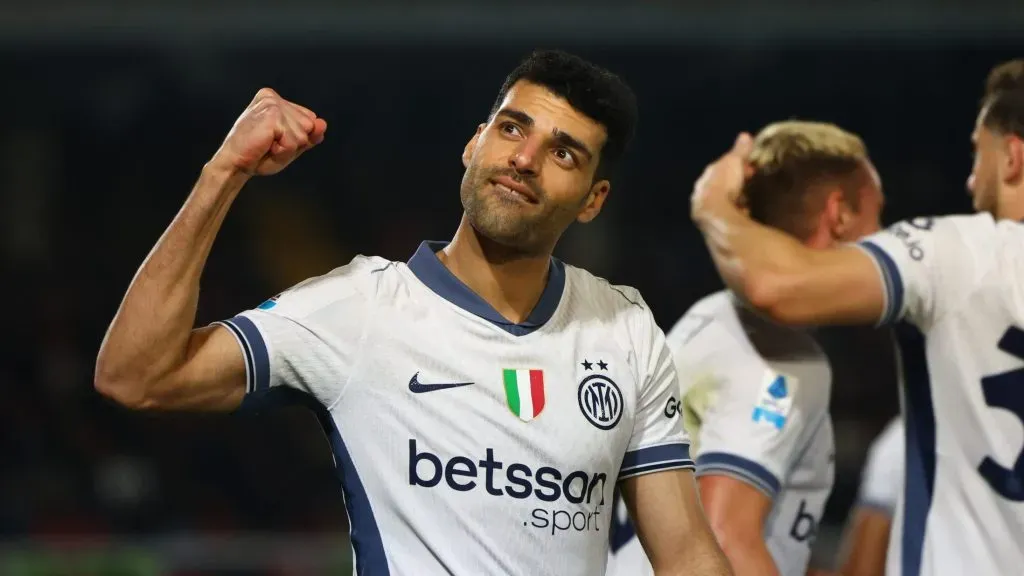 Mehdi Taremi comemora um dos três golos que marcou na época passada pelo Inter. Foto: Maurizio Lagana/Getty Images