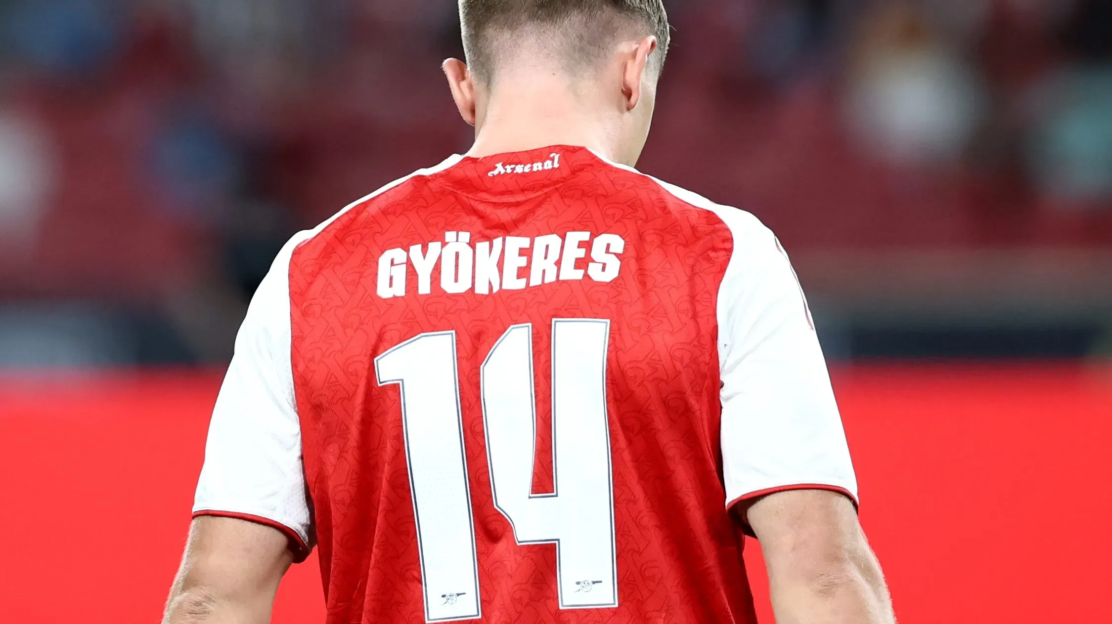 Os adeptos do Arsenal acreditam piamente que, face à qualidade do plantel, só faltava mesmo um ‘matador’ de classe mundial para conquistar a Premier League. Foto: Yong Teck Lim/Getty Images