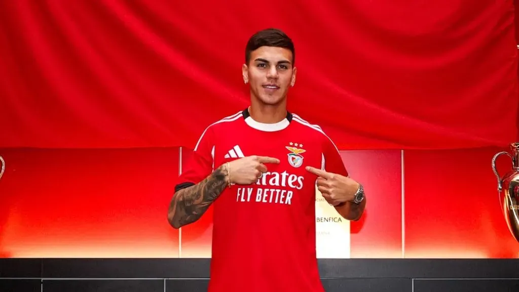 Enzo Barrenechea já foi apresentado como jogador do Benfica. Foto: conta oficial no X do SL Benfica