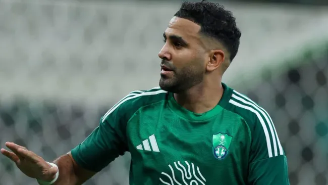 Riyad Mahrez celebra golo pelo Al Ahli. Foto: Yasser Bakhsh/Getty Images