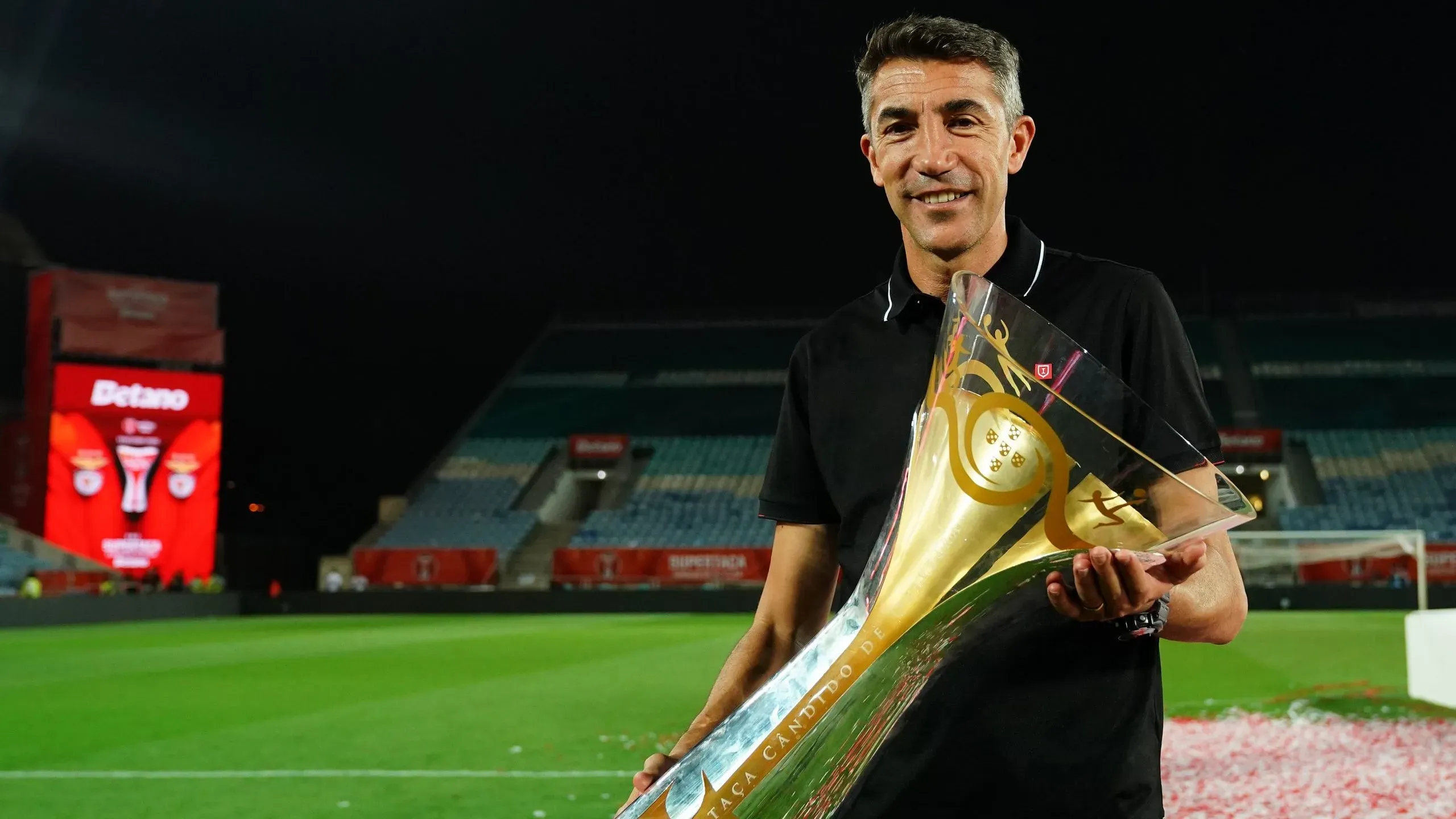 Bruno Lage vem de conquistar Supertaça no Benfica. Foto: Getty Images