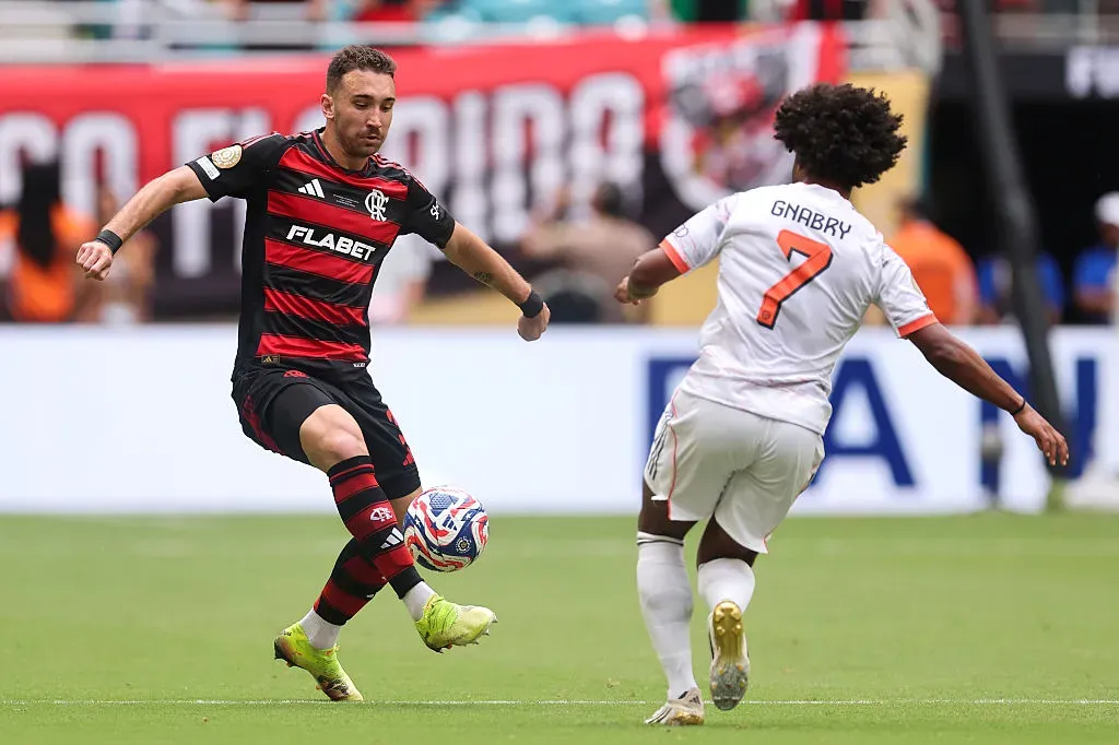Léo Ortiz em ação contra o Bayern de Munique no Mundial de Clubes. Foto: Getty Images
