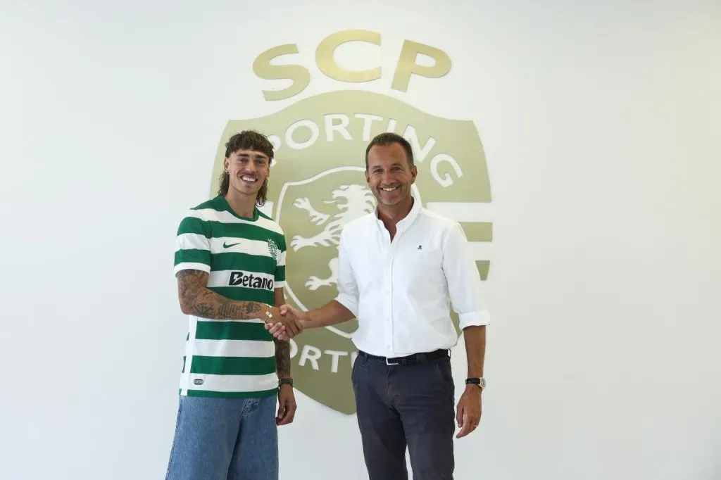 Ricardo Mangas e Frederico Varandas após a oficialização do jogador português. Foto: Sporting CP.