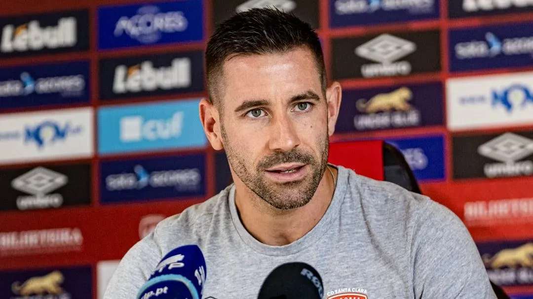 O defesa-central Frederico Venâncio, capitão do Santa Clara, manteve o discurso firme e exigente do técnico Vasco Matos. Foto: Santa Clara