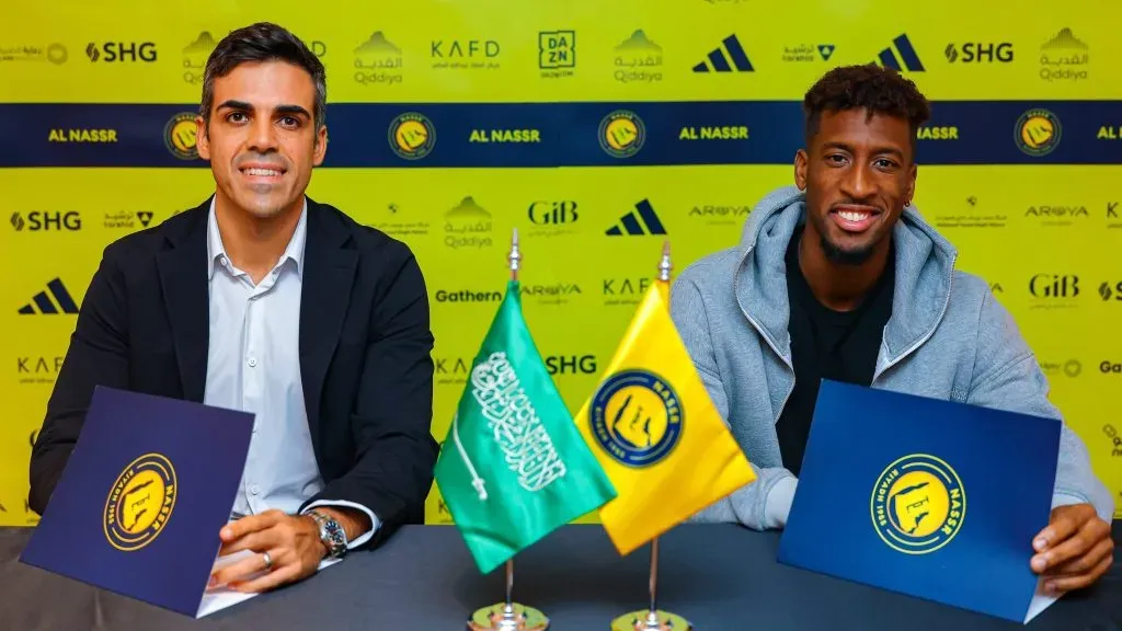 Kingsley Coman apresentado no Al-Nassr. Foto: conta oficial no X do Al-Nassr