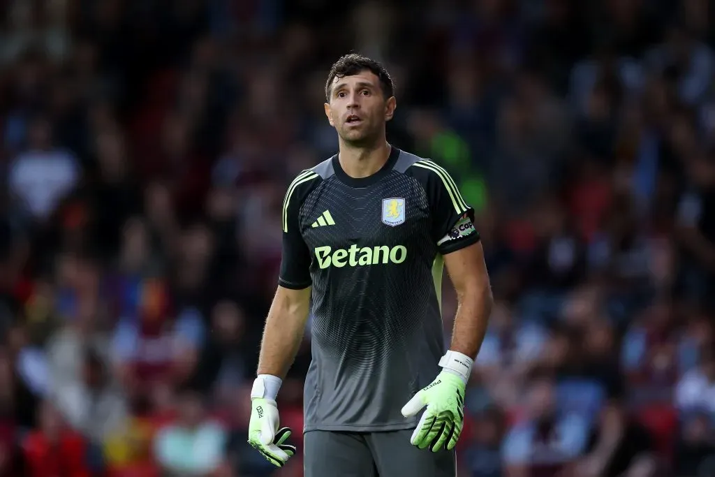 Emiliano Marténez na mira do Manchester United. Foto: Getty Images
