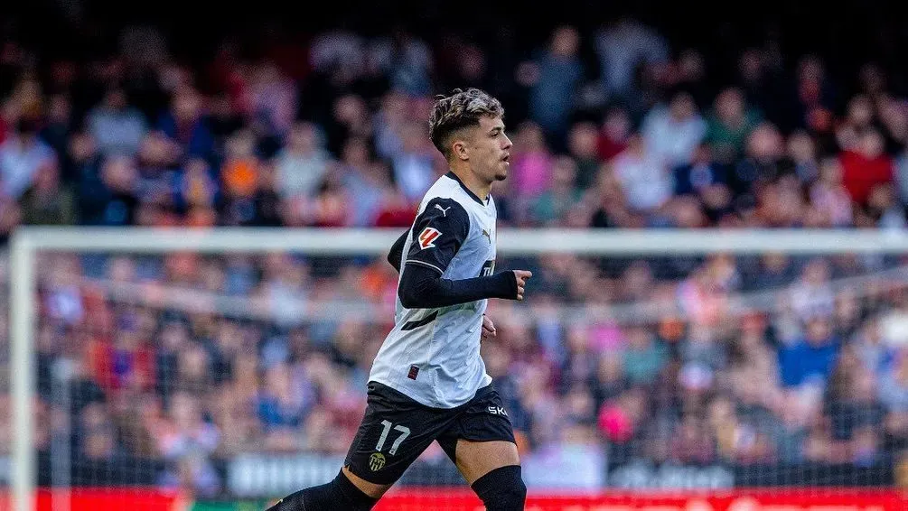 Iván Jaime também não conseguiu convencer Carlos Corberán, técnico do Valencia, pois os ‘che’ não acionaram a cláusula de compra de €8 milhões. Foto: Instagram/Ivan Jaime (Oficial)