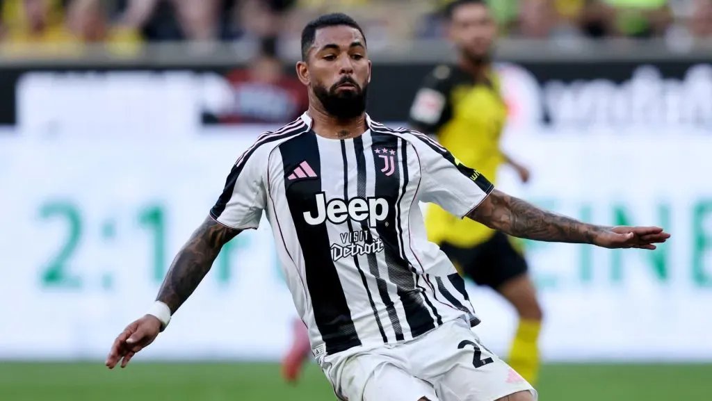 Douglas Luiz ao serviço da Juventus. Foto: Christof Koepsel/Getty Images