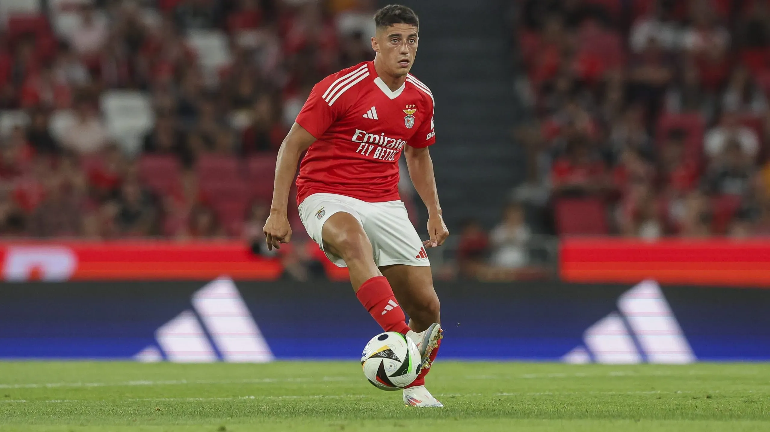 Tiago Gouveia teve praticamente tantos jogos e rendeu quase tanto na época de empréstimo ao Estoril como nas outras três em que ficou no plantel do Benfica. Foto Carlos Rodrigues/Getty Images
