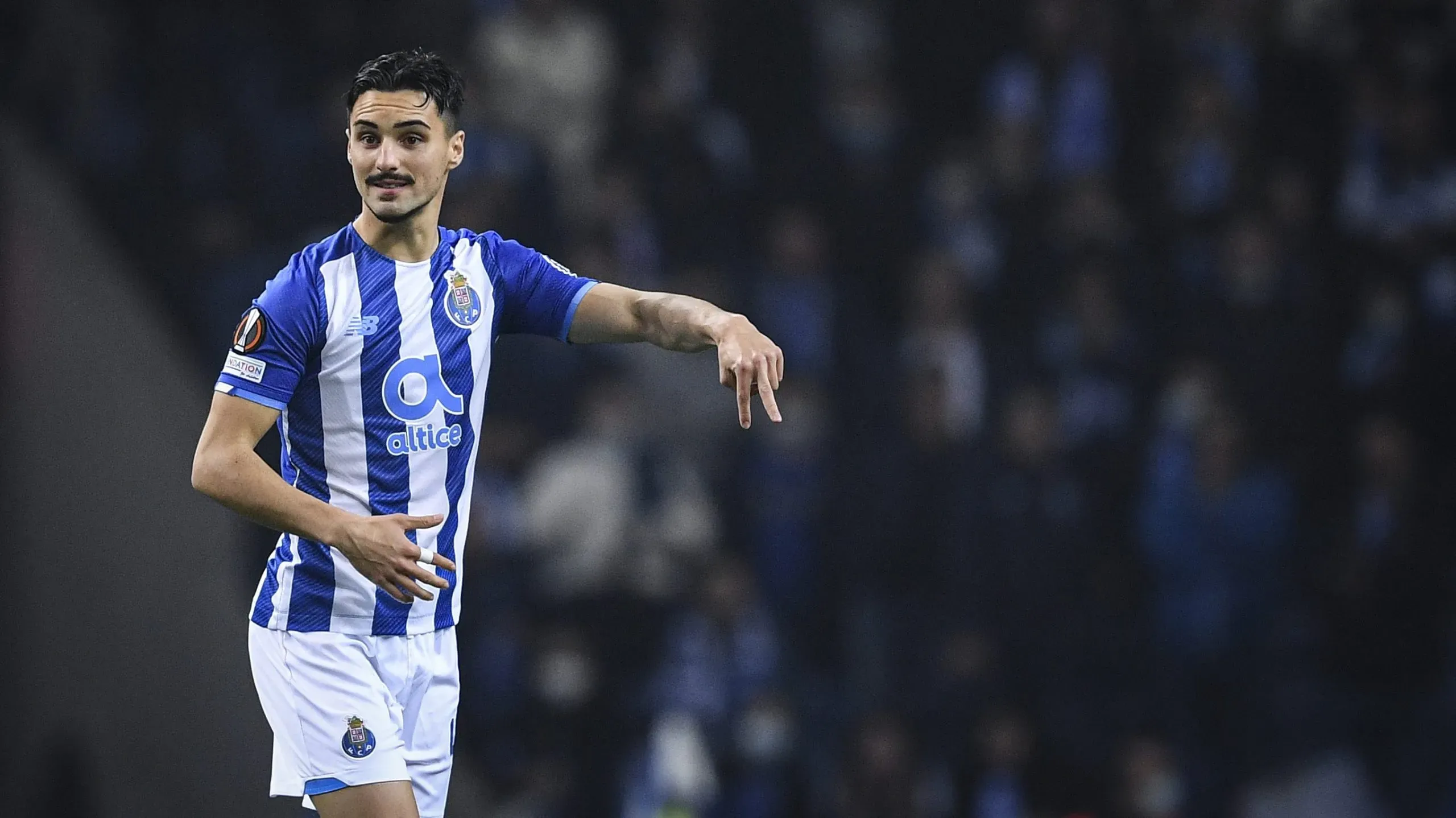 Stephen Eustáquio, de 28 anos, cujo contrato com o FC Porto termina no verão de 2027, está muito perto de sair para o Trabzonspor, da Turquia. Foto: Octavio Passos/Getty Images