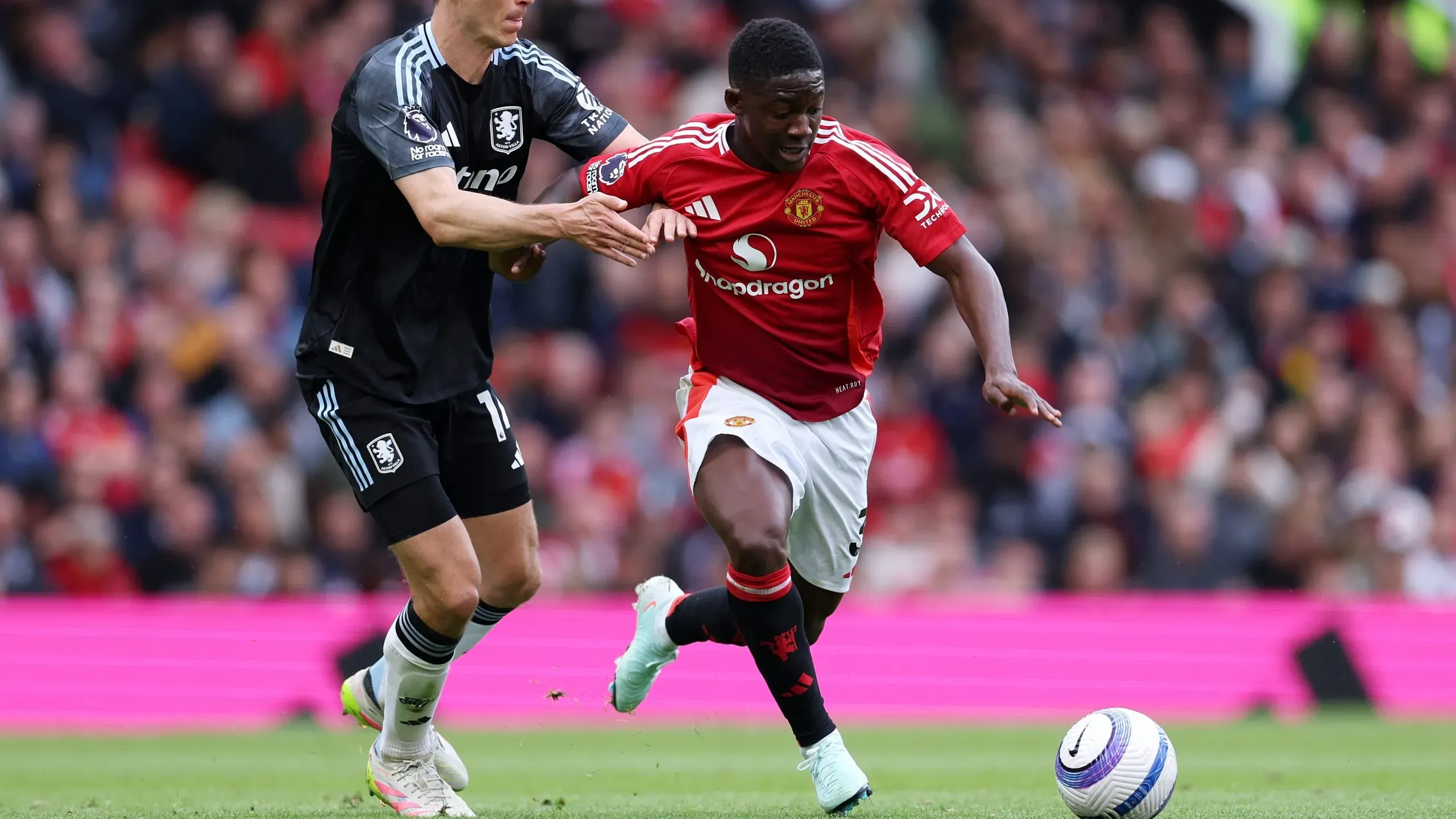 Após a notícia desta segunda-feira, certamente não vão faltar pretendentes à contratação de Kobbie Mainoo.Foto: Alex Livesey/Getty Images