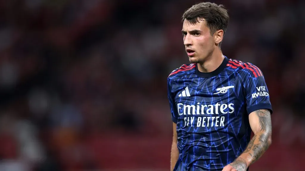 Kiwior em ação na pré-temporada do Arsenal. Foto: Getty Images