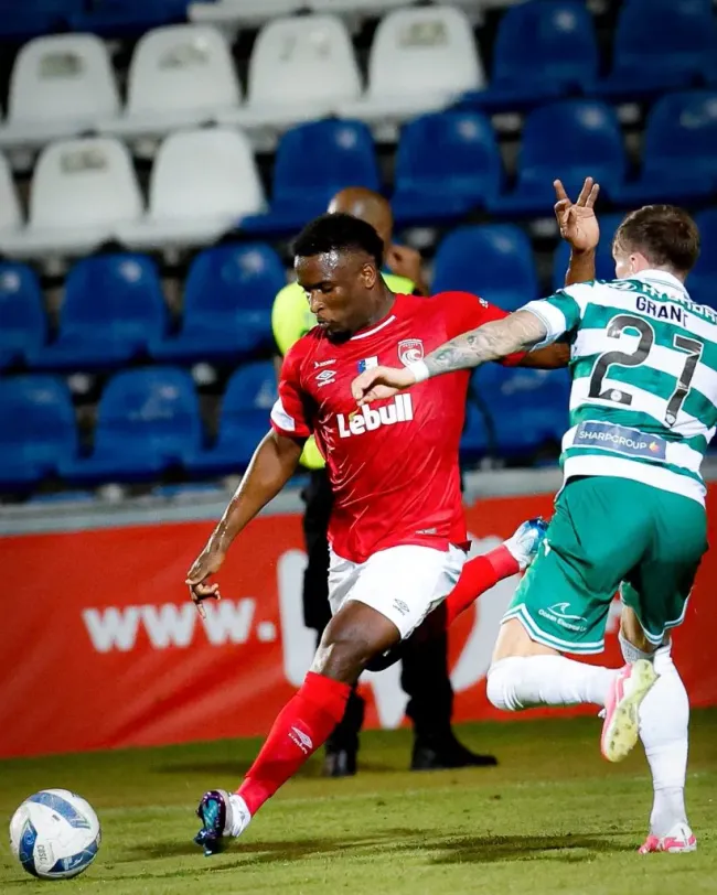 Os açorianos vão procurar dar a volta ao resultado da primeira mão contra o Shamrock. Foto: Santa Clara.