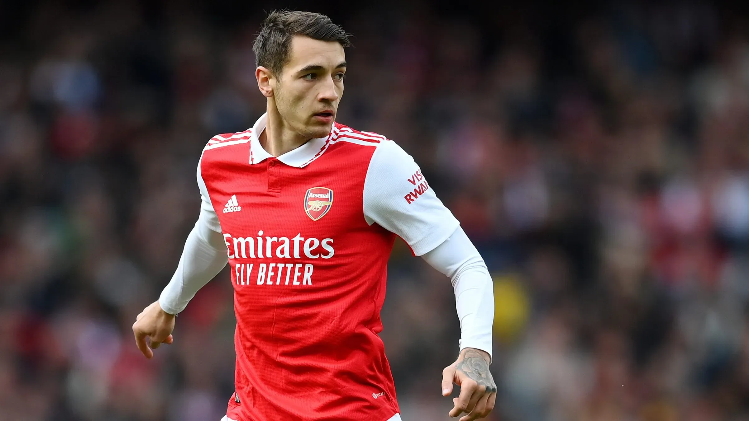 Jakub Kiwior, internacional polaco (35 jogos/2 golos), fez 3 golos e 5 assistências num total de 68 encontros ao serviço do Arsenal. Foto: Shaun Botterill/Getty Images