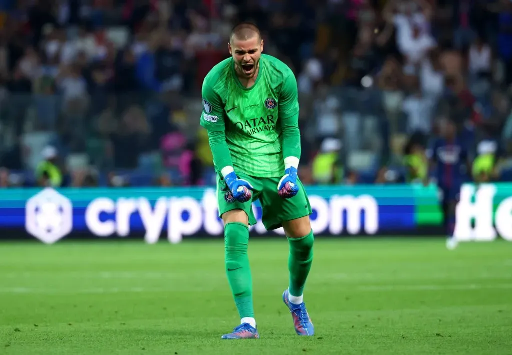 Lucas Chevalier em ação pelo PSG. Foto: Getty Images