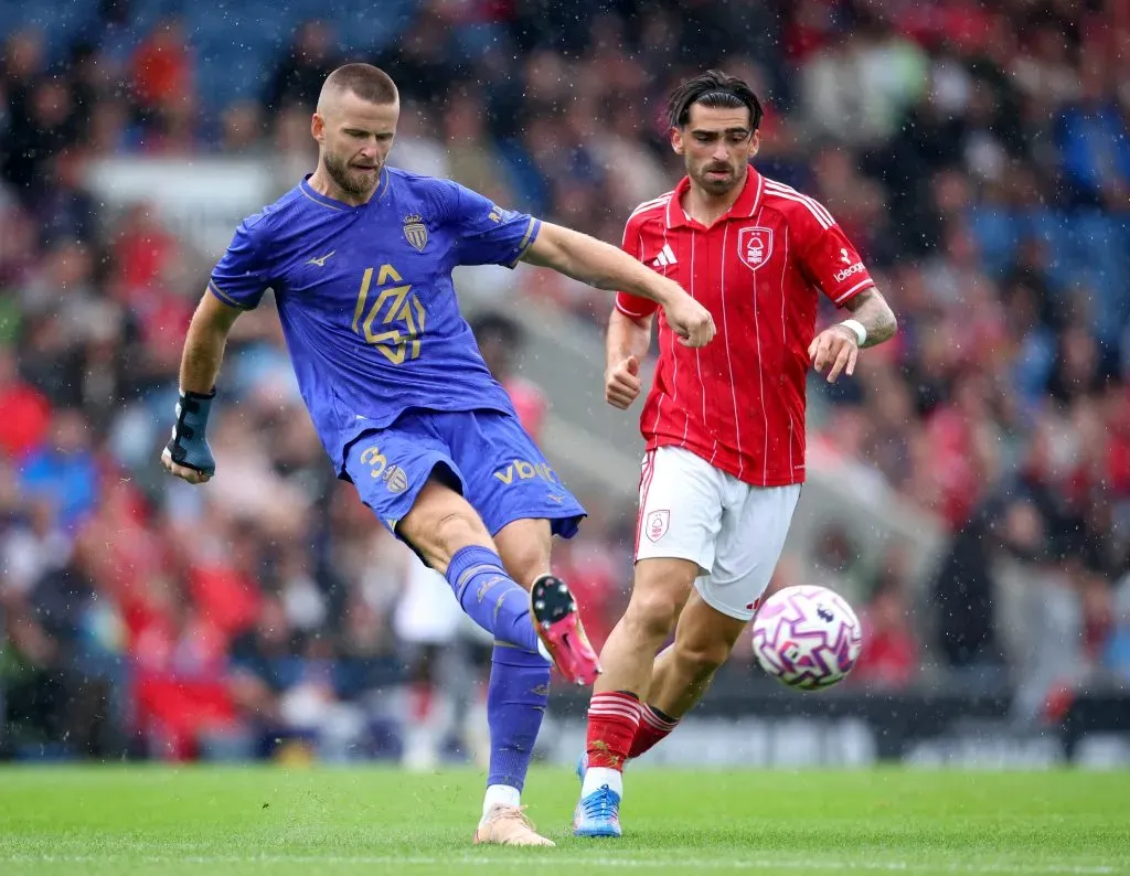 Jota Silva em ação com o Nottingham, estando ao lado de Eric Dier, jogador formado no Sporting. Foto: Ed Sykes/Getty Images.