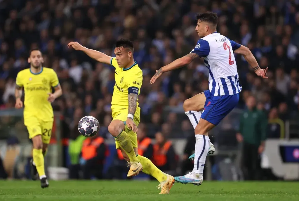 Cardoso em ação com a camisola do FC Porto e contra o Inter Milan. Foto: Alex Pantling/Getty Images.
