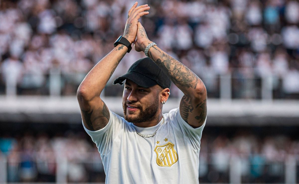 Neymar affirms commitment to play for Santos next year