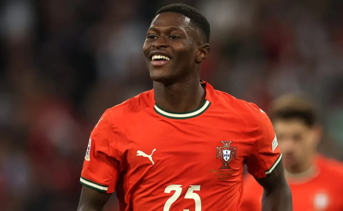 Why is PSG searching for a backup for Nuno Mendes? Why is PSG searching for a backup for Nuno Mendes?