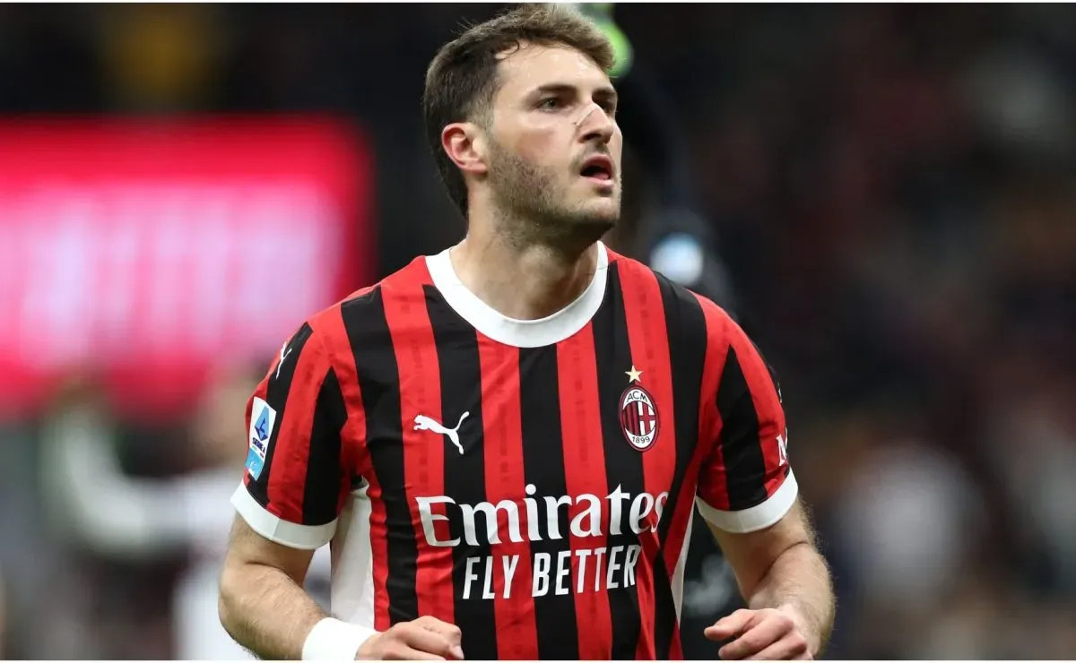 Santiago Gimenez announces the final decision between AC Milan and AS Roma with a subtle message Santiago Gimenez announces the final decision between AC Milan and AS Roma with a subtle message